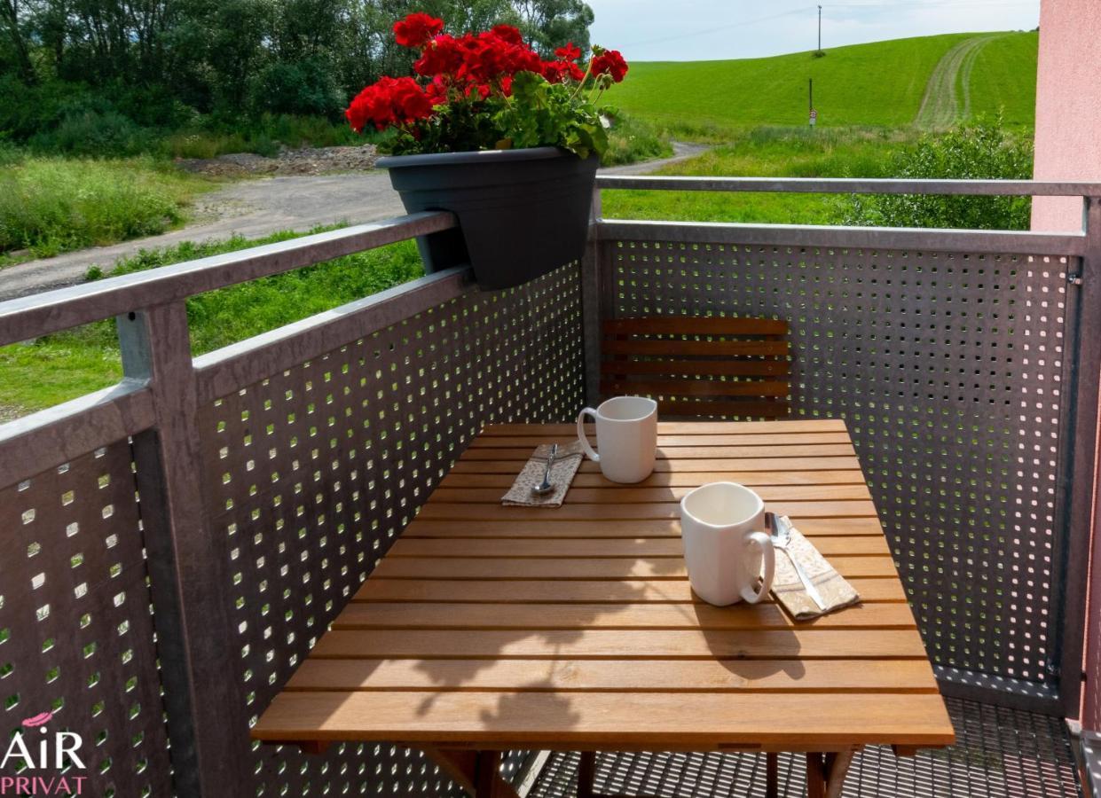 Privat Air - Pavcina Lehota Apartman Lipótszentmiklós Kültér fotó